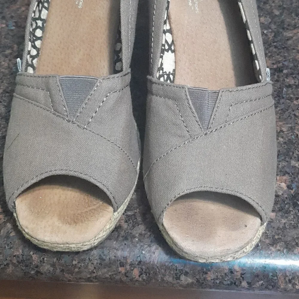Toms Peep Toe Wedges...Size 9.5....Excellent condition.